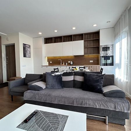 וילנה Your Home - Spacious Apartment In City Center, With Balcony & Self Check-In מראה חיצוני תמונה