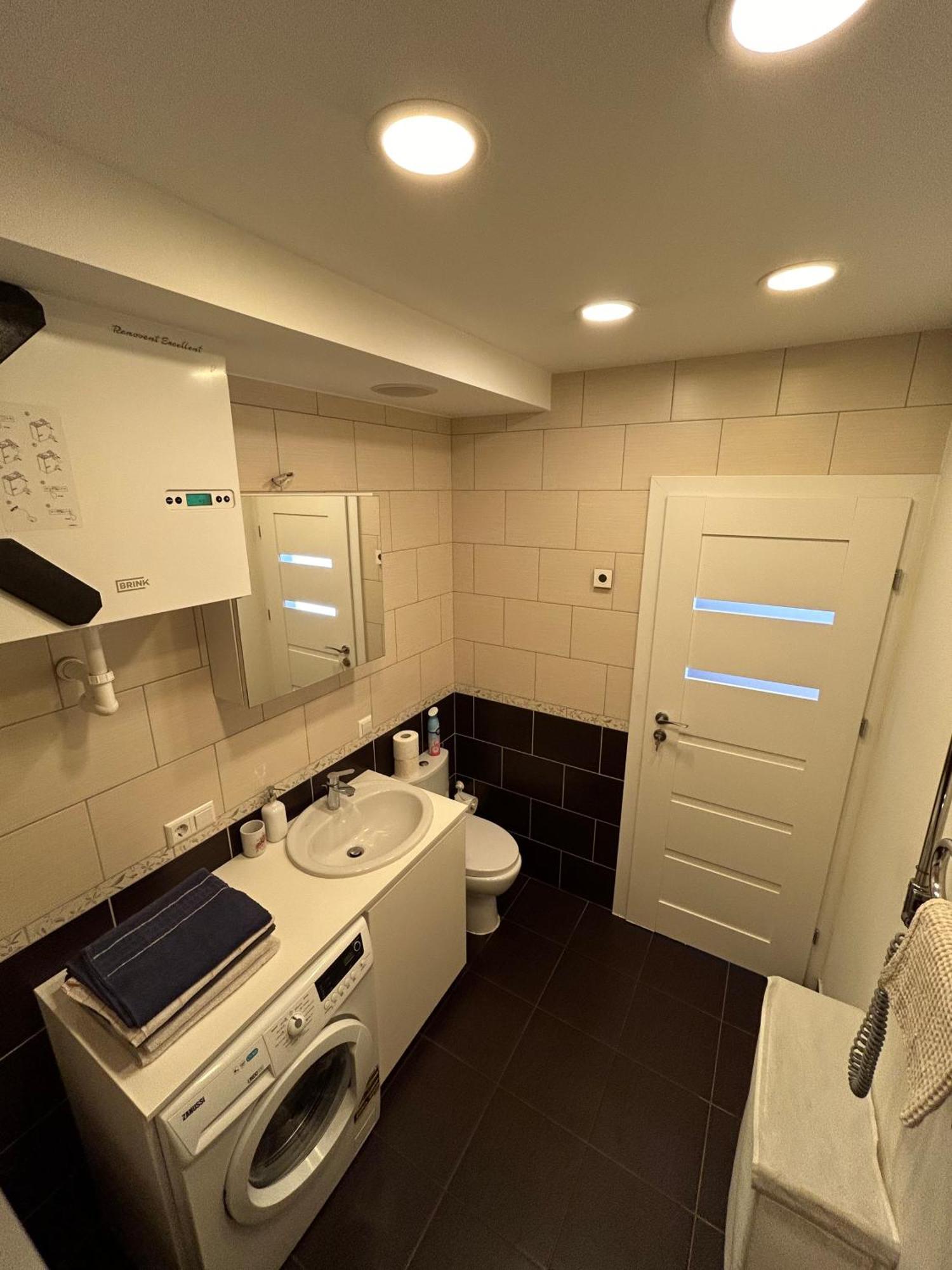 וילנה Your Home - Spacious Apartment In City Center, With Balcony & Self Check-In מראה חיצוני תמונה