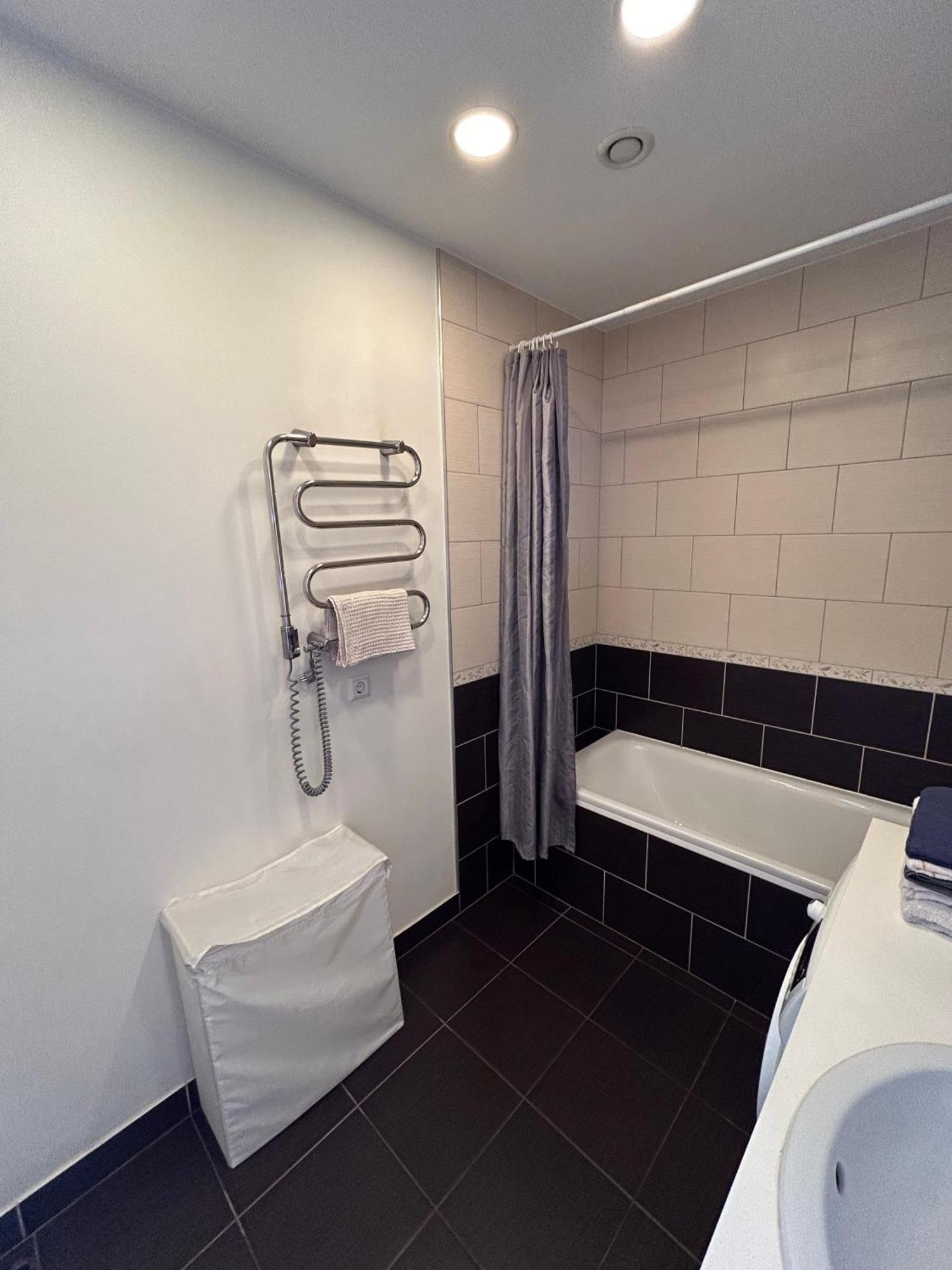 וילנה Your Home - Spacious Apartment In City Center, With Balcony & Self Check-In מראה חיצוני תמונה