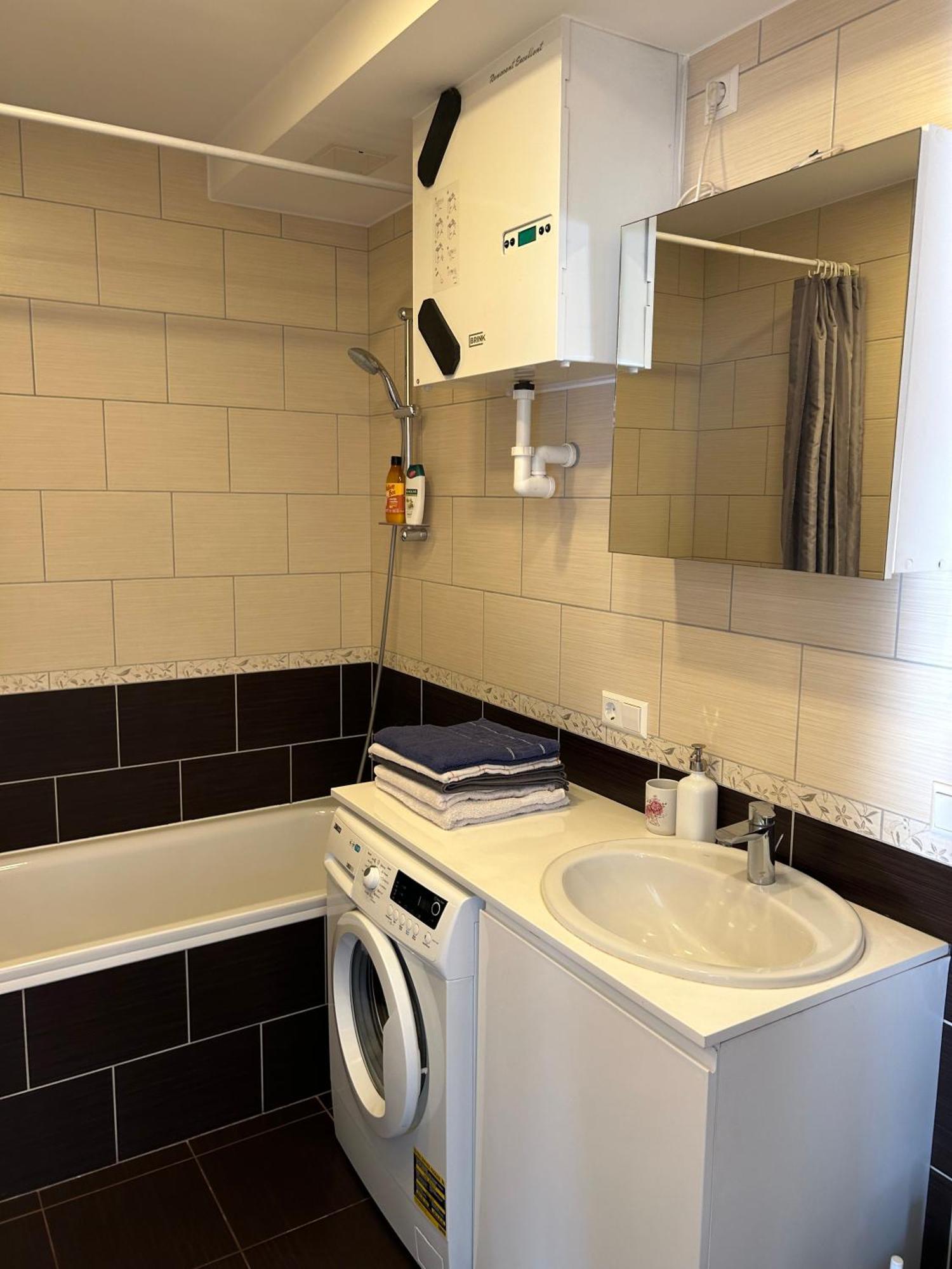 וילנה Your Home - Spacious Apartment In City Center, With Balcony & Self Check-In מראה חיצוני תמונה