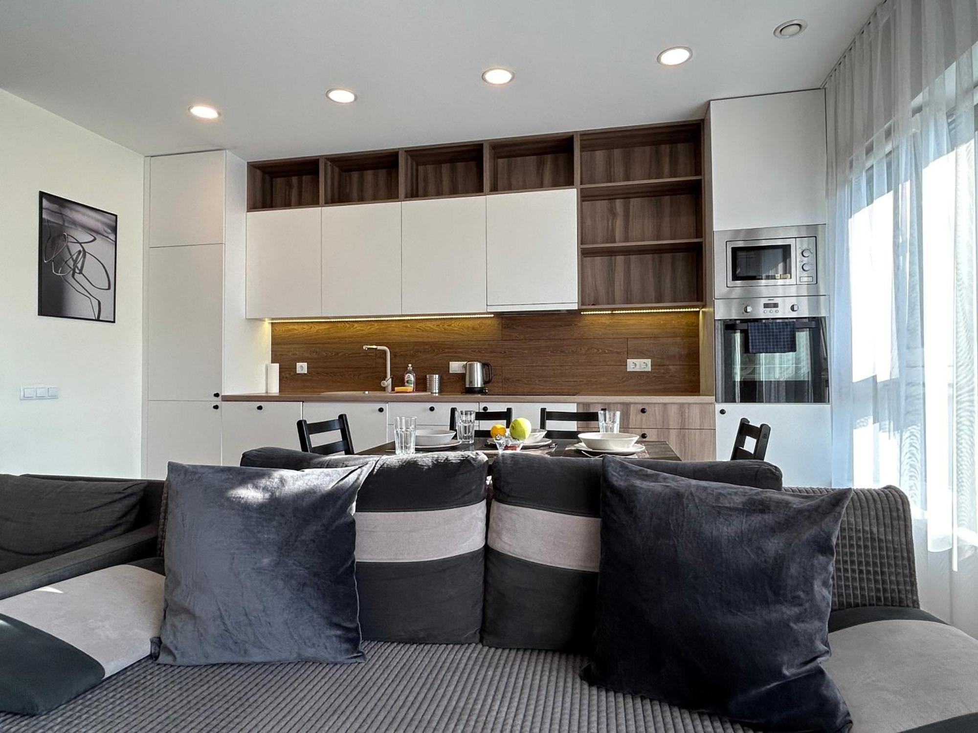 וילנה Your Home - Spacious Apartment In City Center, With Balcony & Self Check-In מראה חיצוני תמונה